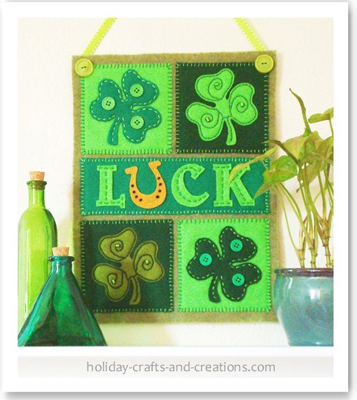 Mini Shamrock Banner by Holiday Crafts & Creations
