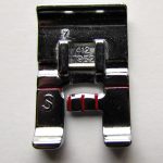 Side Motion Presser Foot. http://www.itchinsomestitchin.com