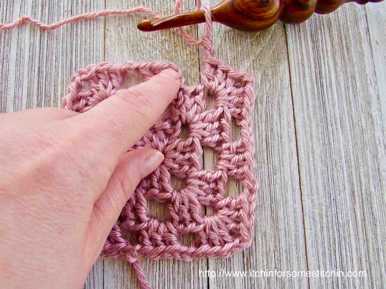 How to Crochet a Basic Granny Square by http://www.itchinforsomestitchin.com