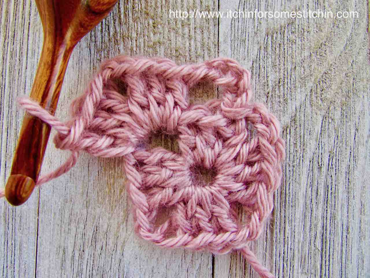 How to Crochet a Basic Granny Square by http://www.itchinforsomestitchin.com