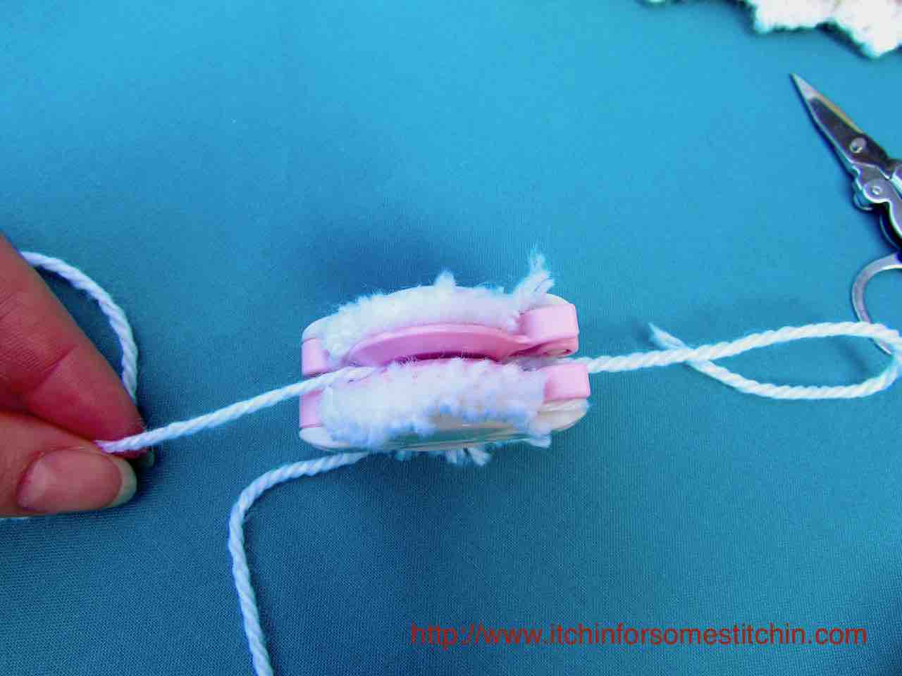 How to make a pom pom_step 5b by http://www.itchinforsomestitchin.com