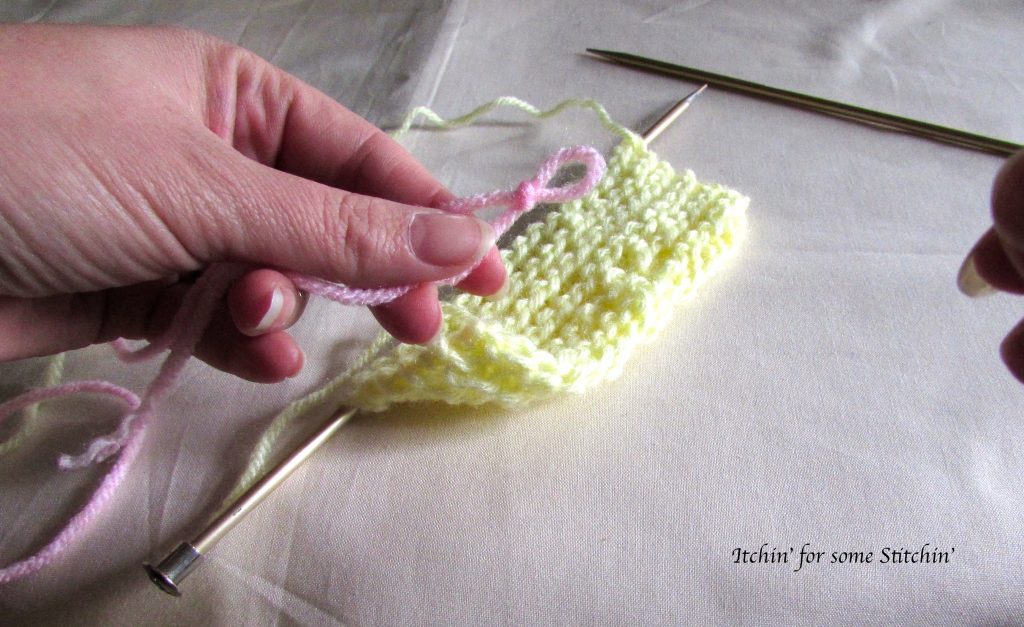 Join yarn in knitting_Method 2_step 2. http://www.itchinforsomestitchin.com
