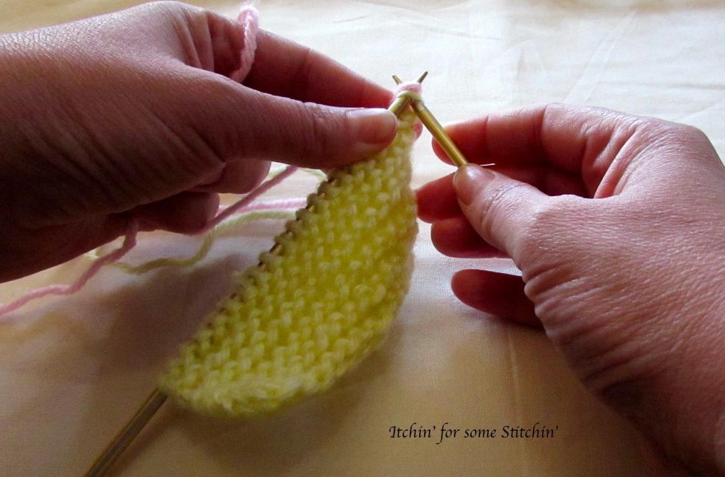 joining yarn in knitting_Method 2_ step 4. http://www.itchinforsomestitchin.com