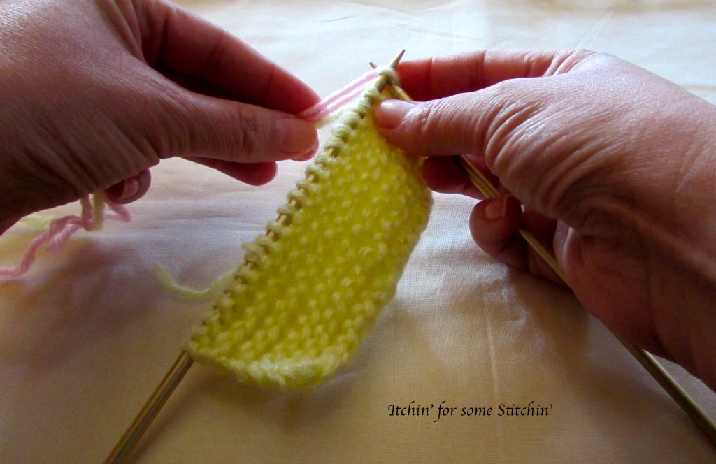 joining yarn in knitting_method 1_step 4. http://www.itchinforsomestitchin.com