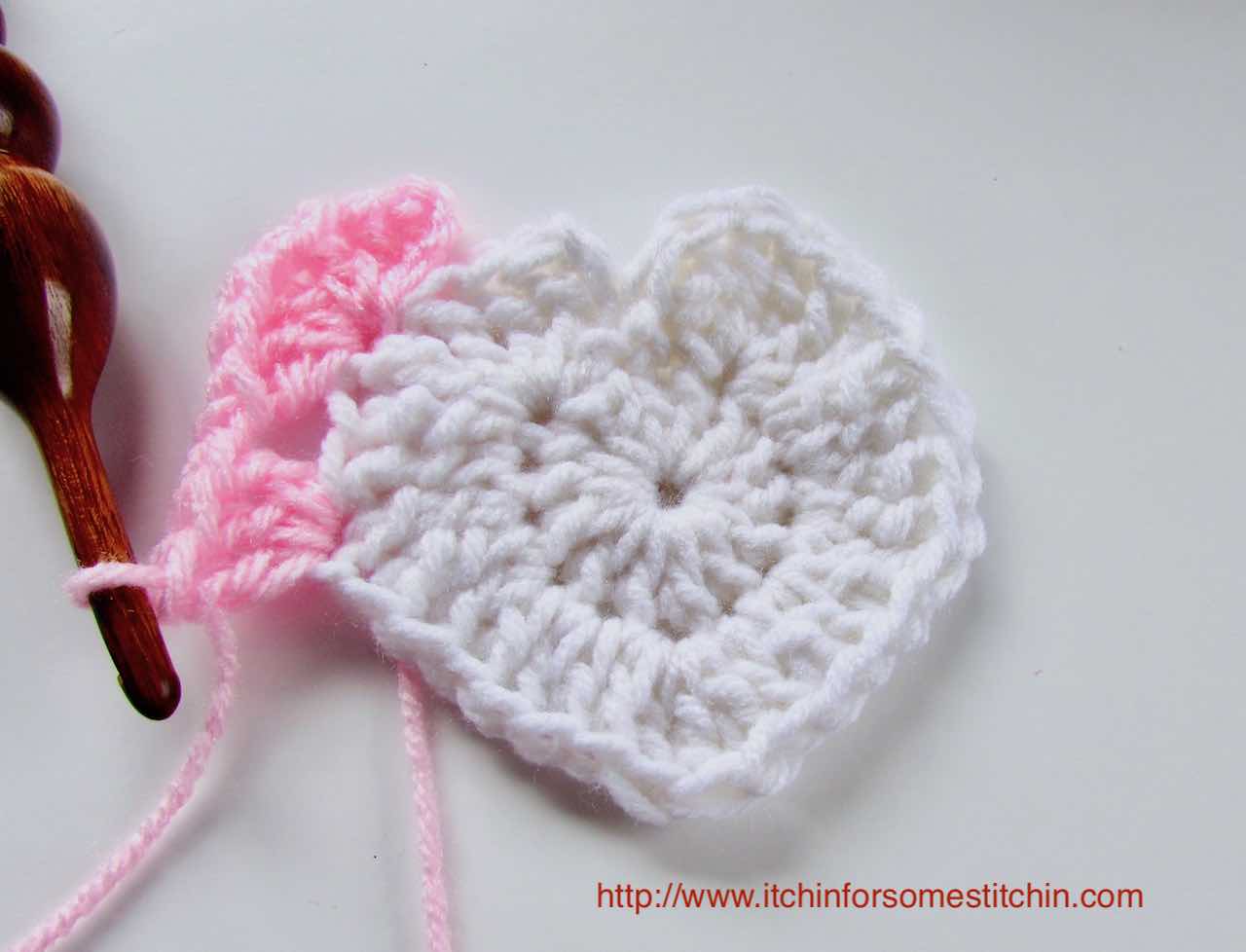 How to Crochet a Granny Heart Square_round 1 by http://www.itchinforsomestitchin.com