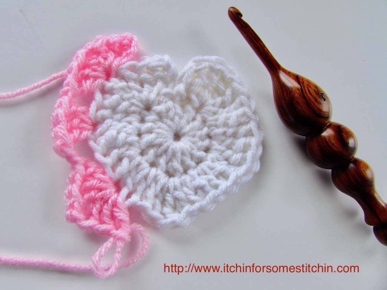 How to Crochet a Granny Heart Square_round 1 by http://www.itchinforsomestitchin.com