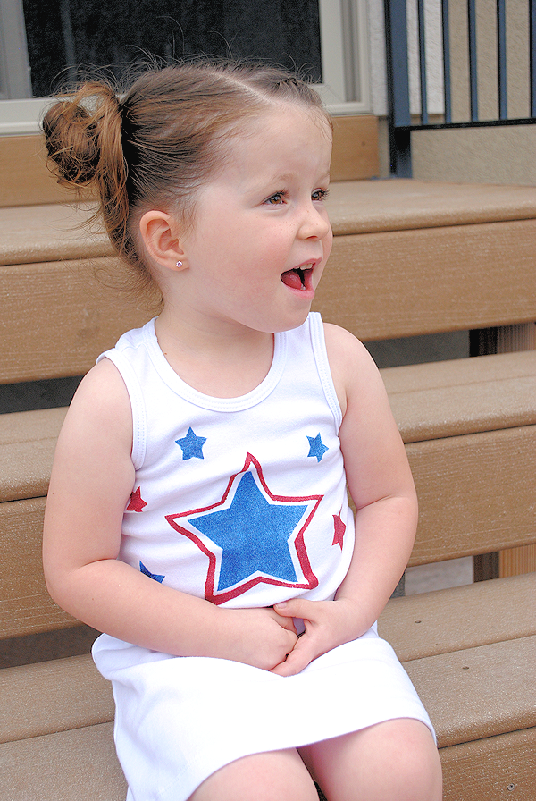 4th of July Dress for Toddlers by Crazy Little Projects on http://www.itchinforsomestitchin.com