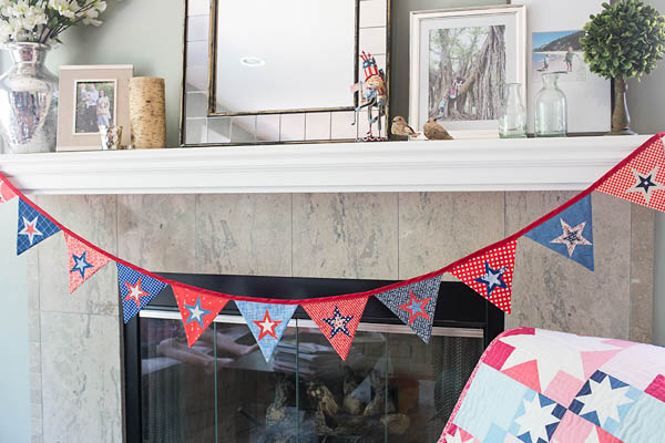 4th of July Star Bunting by Fresh Lemon Quilts on http://www.itchinforsomestitchin.com
