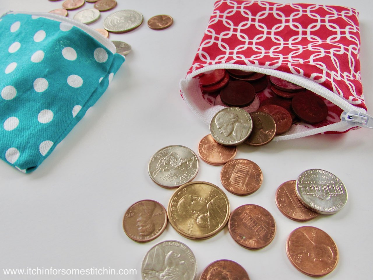 How to Sew a Simple Coin Purse by http://www.itchinforsomestitchin.com