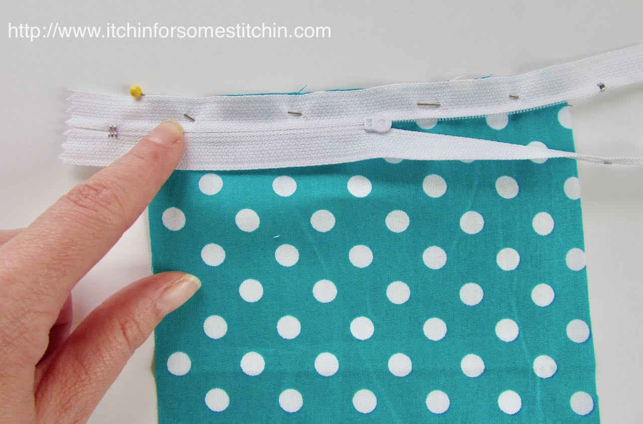 How to Sew a Simple Coin Purse by http://www.itchinforsomestitchin.com