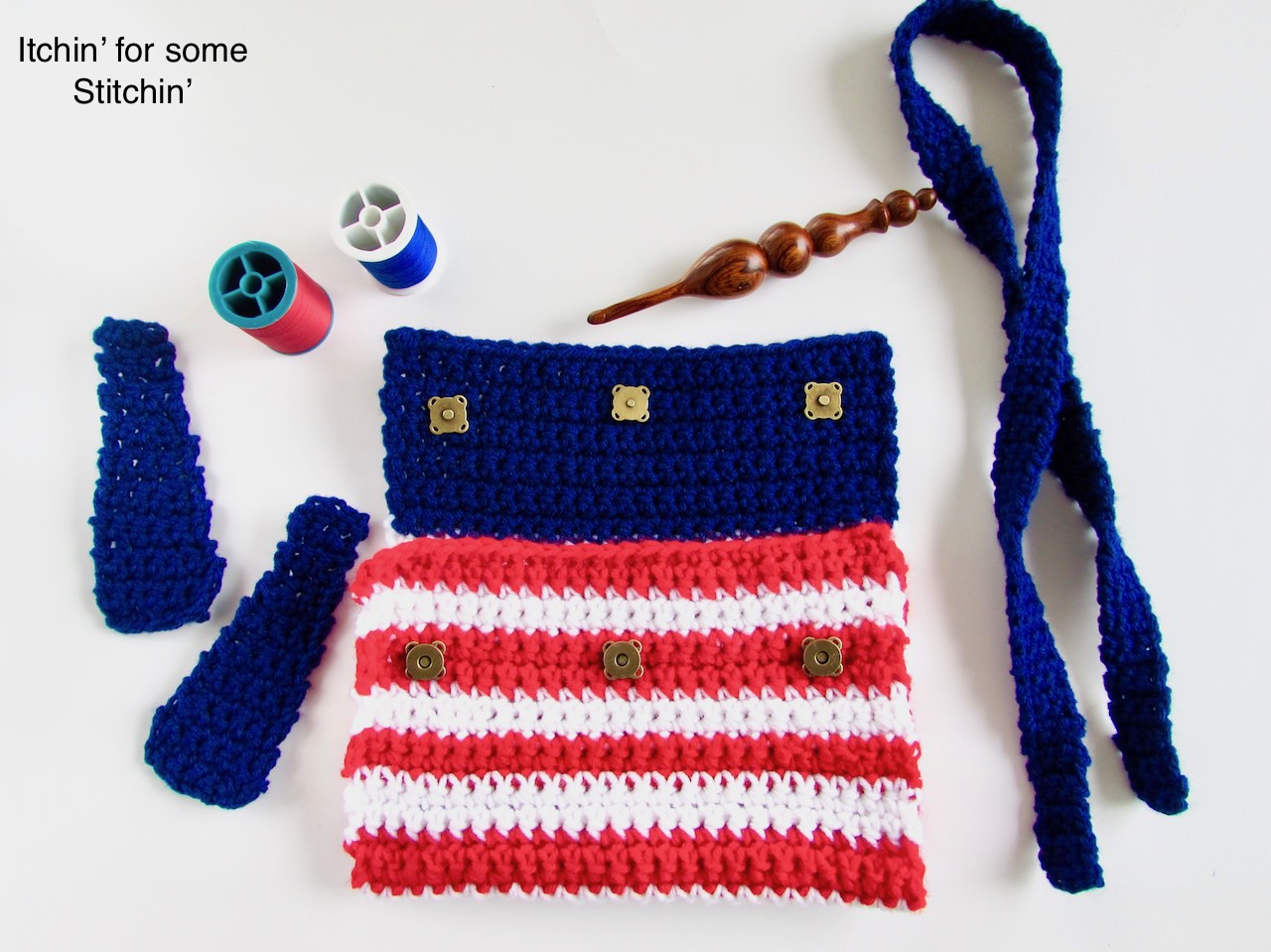 Crochet 4th of July Purse by www.itchinforsomestitchin.com