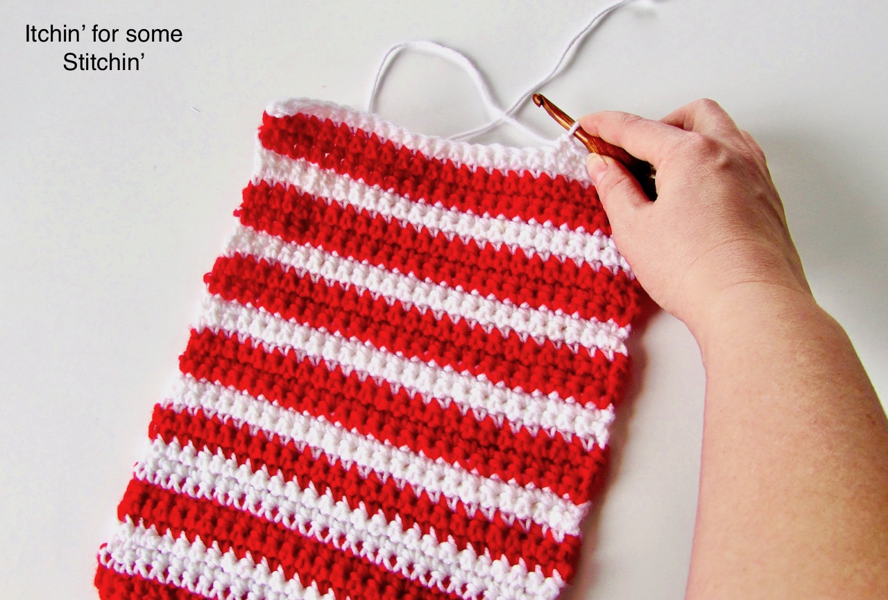 Crochet 4th of July Purse by www.itchinforsomestitchin.com