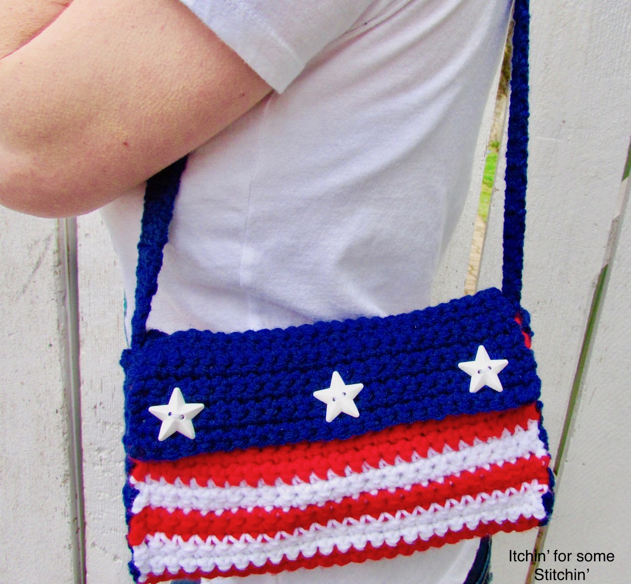 Crochet 4th of July Purse Pattern by www.itchinforsomestitchin.com