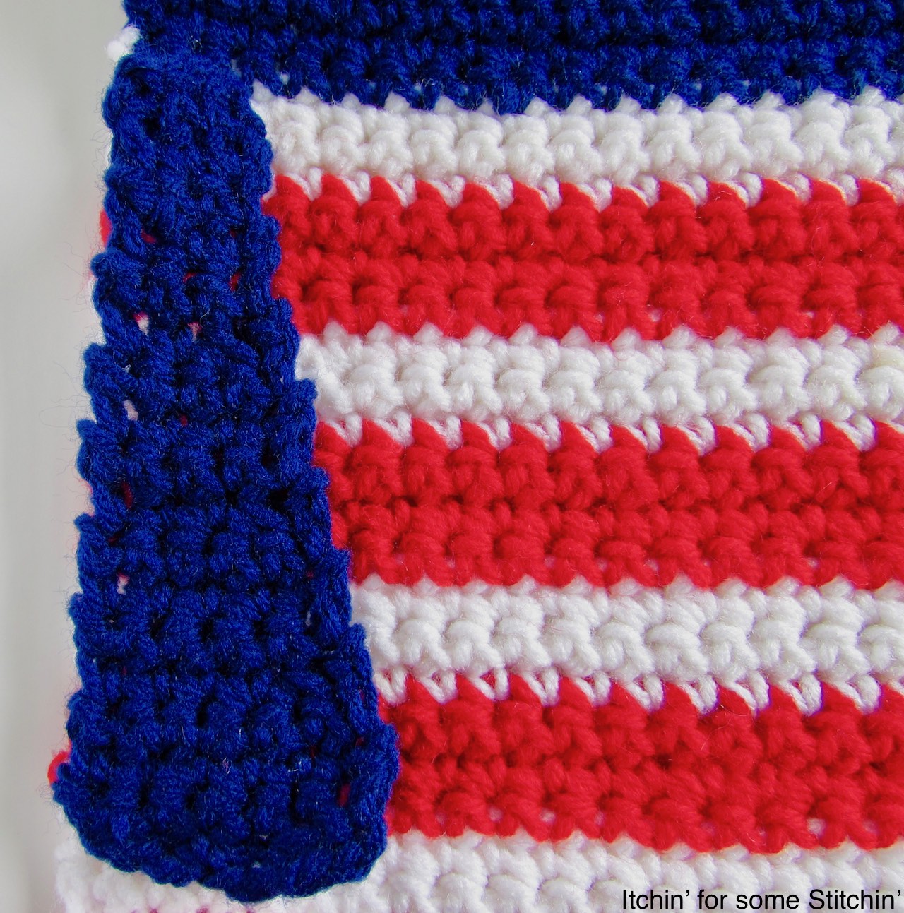 Crochet 4th of July Purse by www.itchinforsomestitchin.com