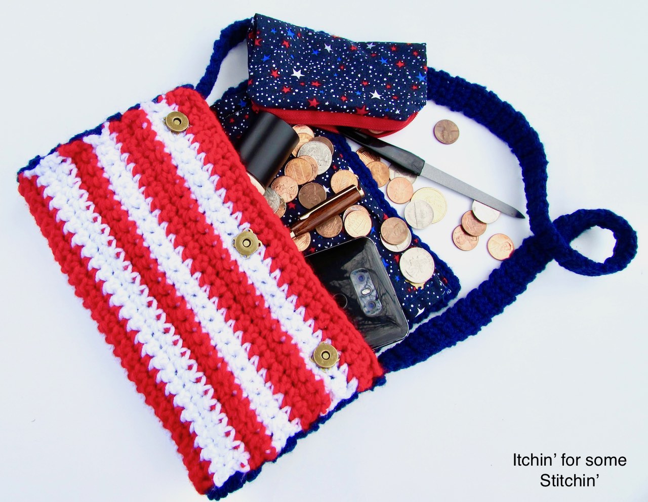 Crochet 4th of July Purse by www.itchinforsomestitchin.com