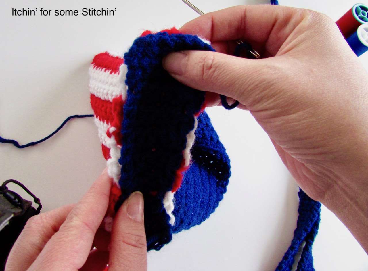 Crochet 4th of July Purse by www.itchinforsomestitchin.com