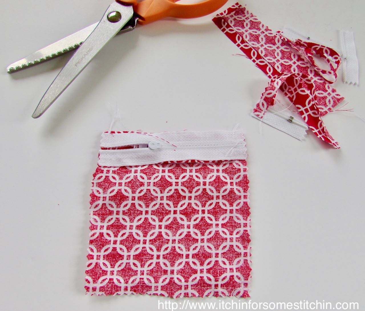 How to Sew a Simple Coin Purse by http://www.itchinforsomestitchin.com