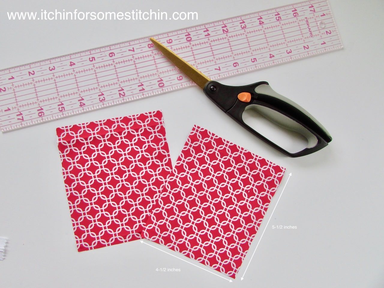 How to Sew a Simple Coin Purse by http://www.itchinforsomestitchin.com