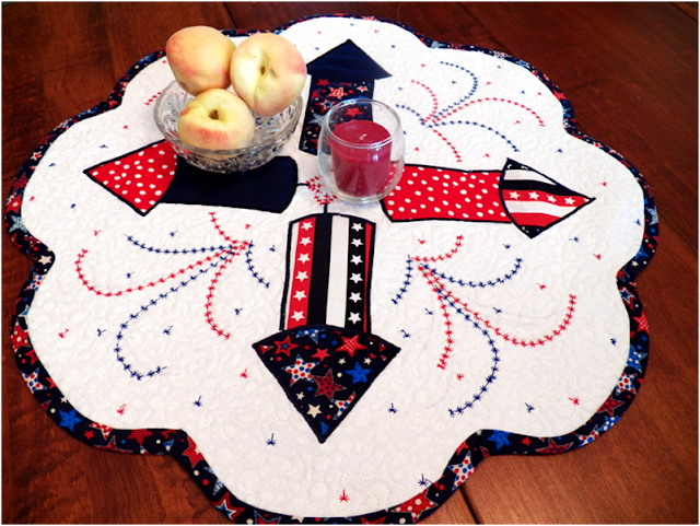 Quilted Fourth of July Table Mat by Art threads on http://www.itchinforsomestitchin.com