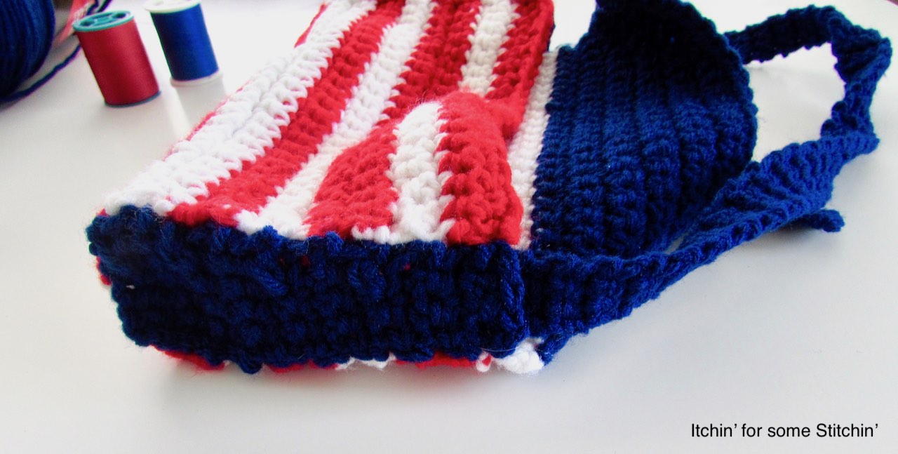 Crochet 4th of July Purse by www.itchinforsomestitchin.com