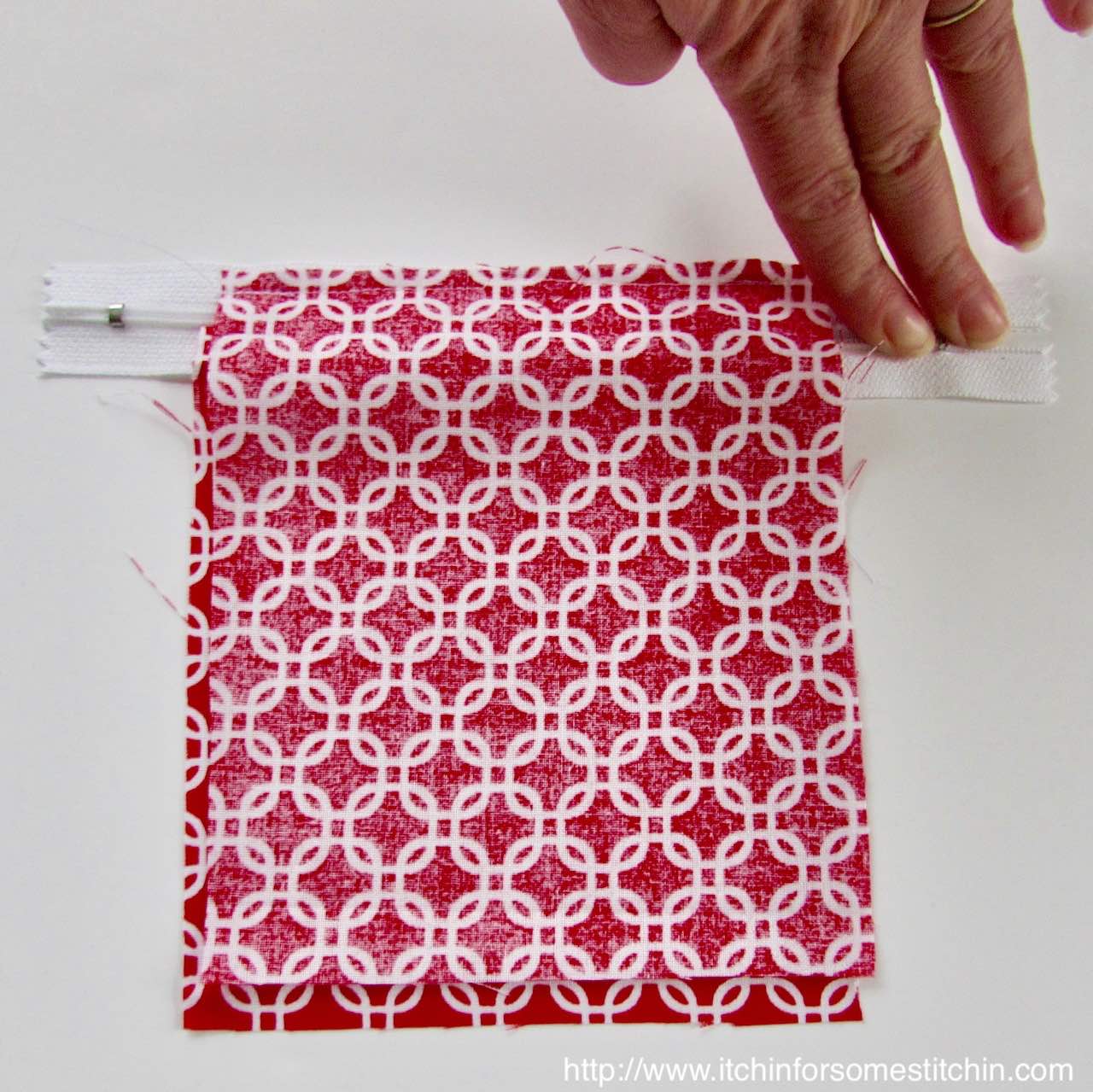 How to Sew a Simple Coin Purse by http://www.itchinforsomestitchin.com