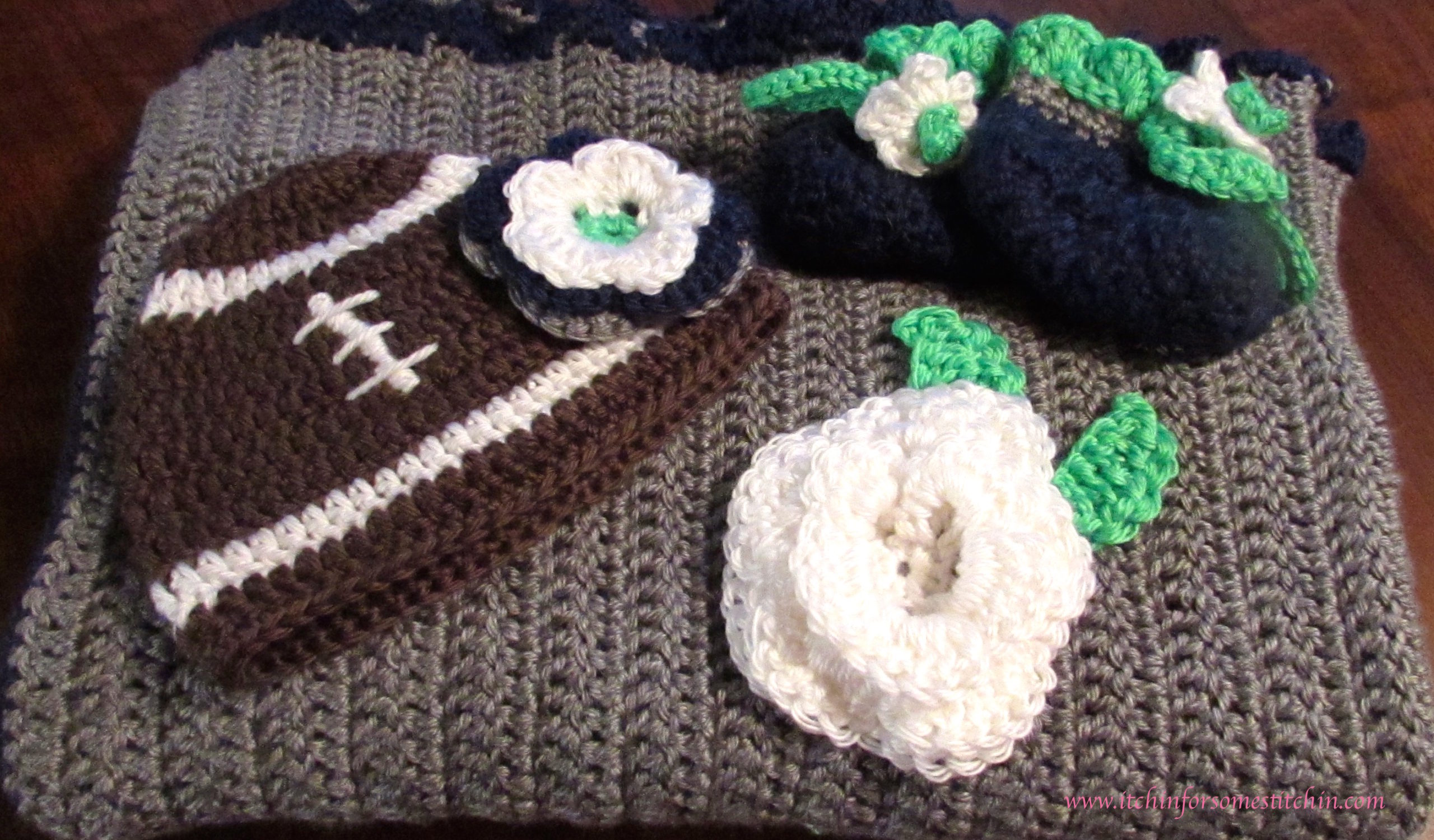 Baby set in Seattle Seahawk colors by itchinforsomestitchin.com