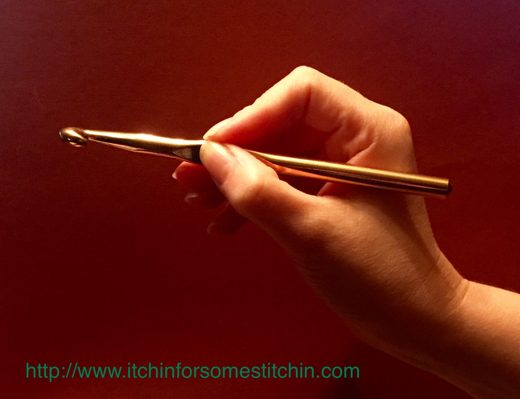How to Hold a Crochet Hook - The Pencil Position by https://www.itchinforsomestitchin.com