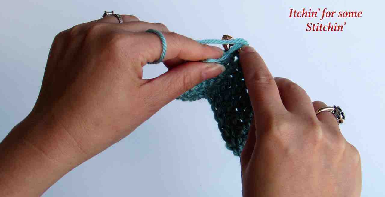 How to Single Crochet for Beginners by www.itchinforsomestitchin.com