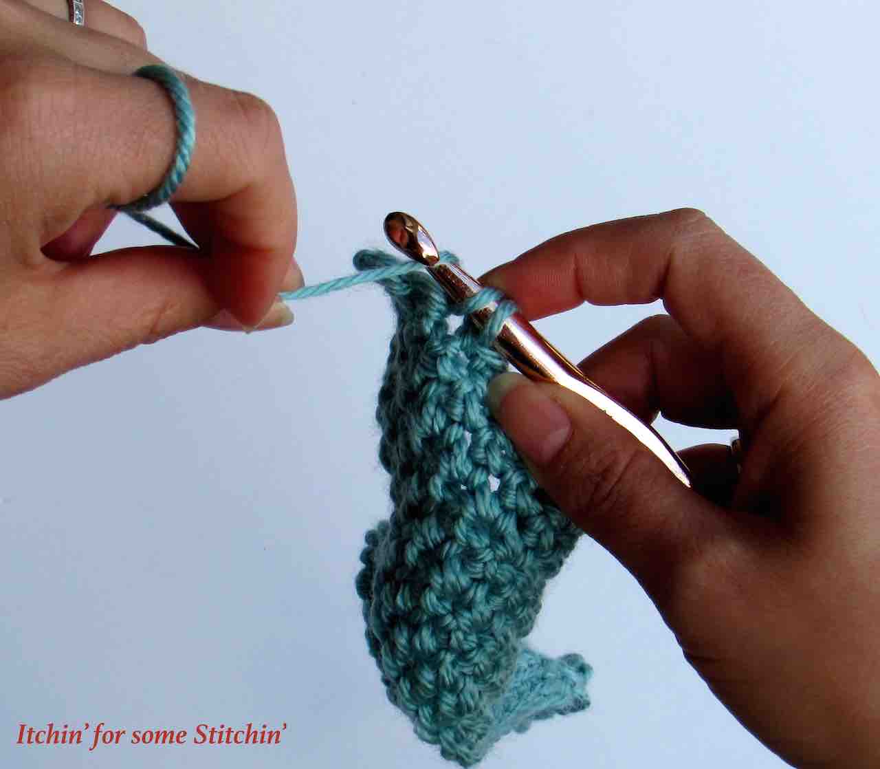 How to Single Crochet for Beginners by www.itchinforsomestitchin.com