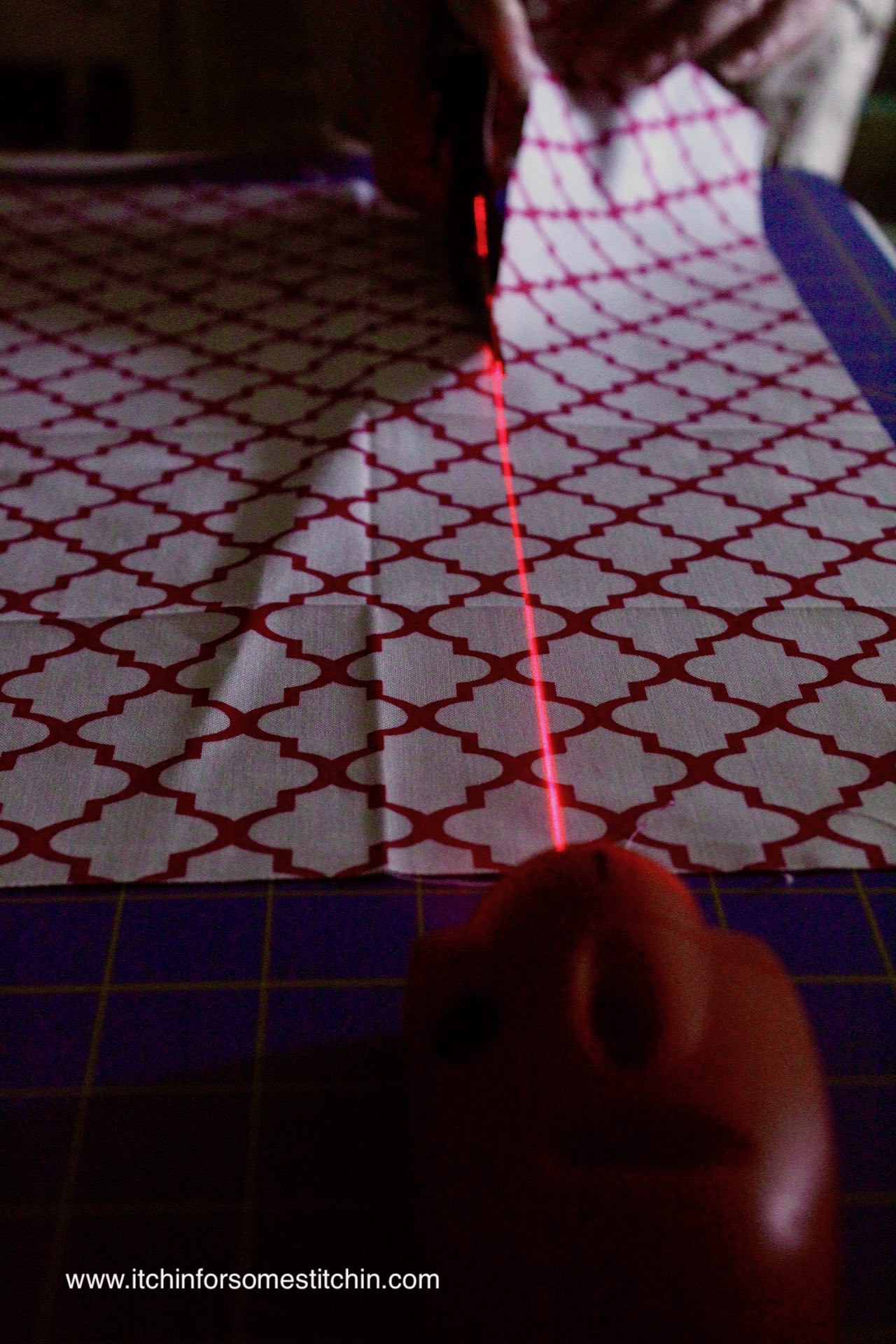 How to cut your fabric perfectly straight with the KISS sewing Laser by www.itchinforsomestitchin.com