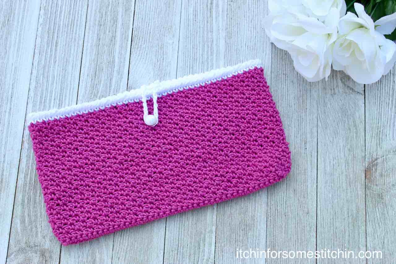 Crochet Seed Stitch Clutch Purse Pattern by itchinforsomestitchin.com