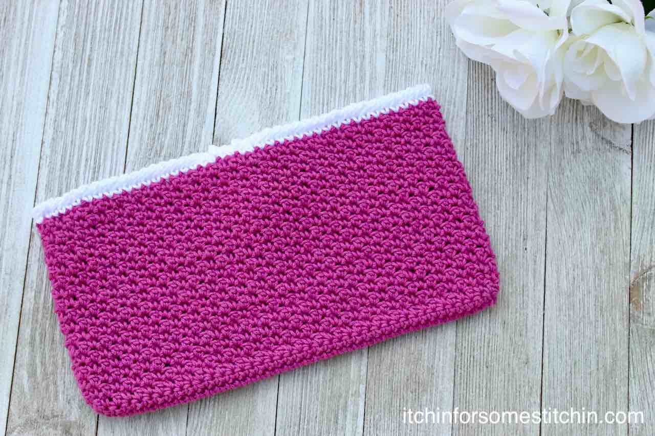 Crochet Seed Stitch Clutch Purse Pattern by itchinforsomestitchin.com