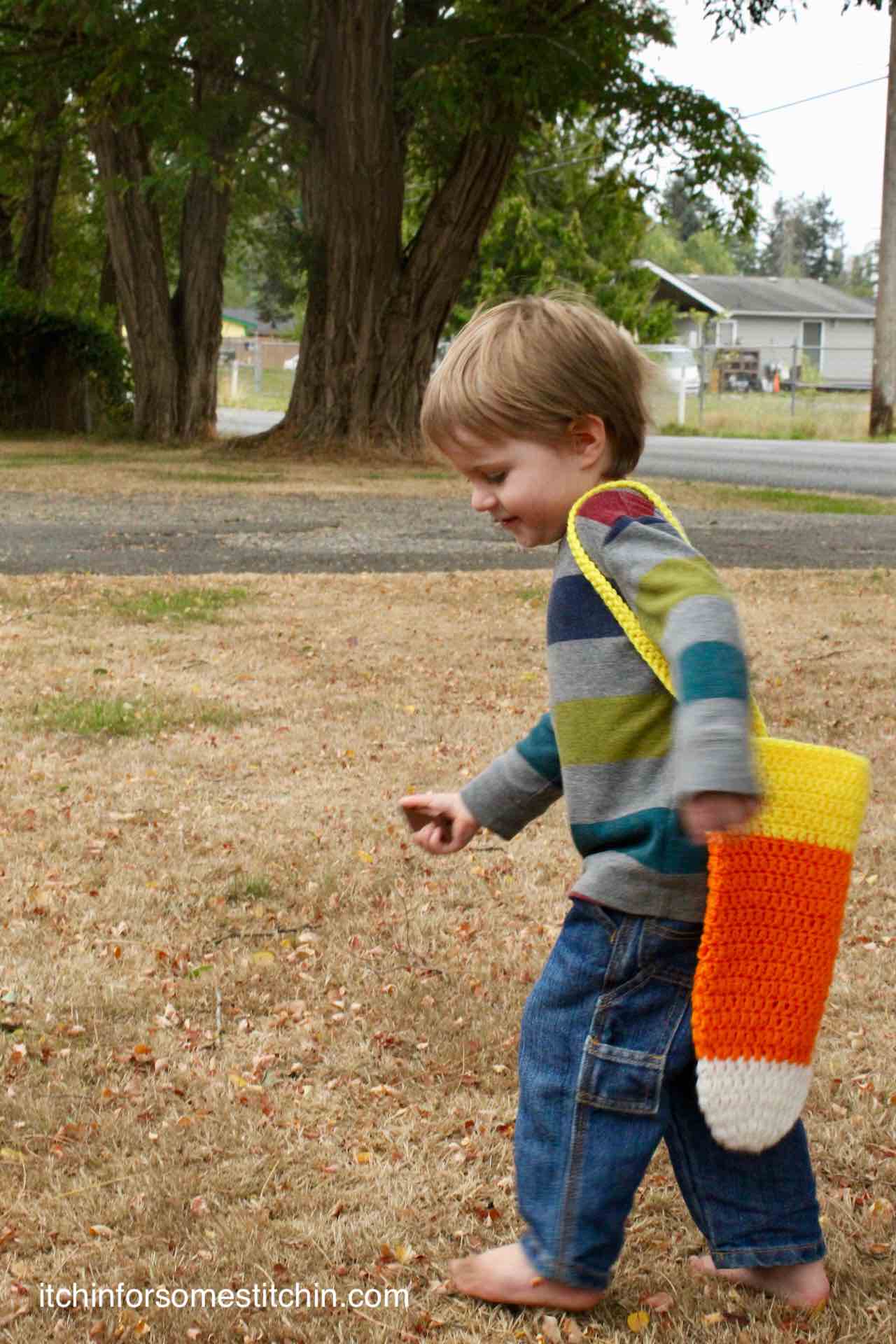 Crochet Halloween Candy Corn Bag Pattern by www.itchinforsomestitchin.com
