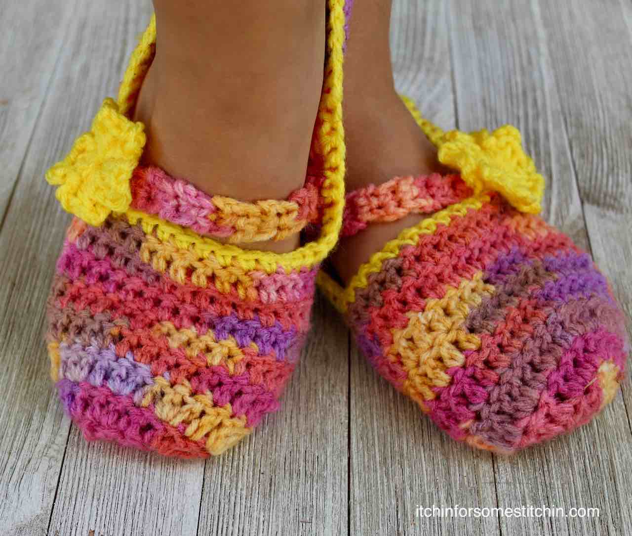 Easy Beginner Crochet Slipper Pattern by www.itchinforsomestitchin.com