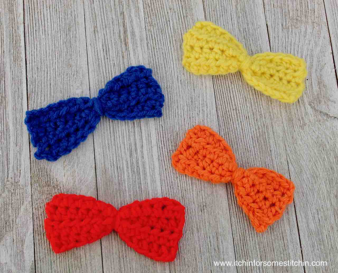 How to Crochet a Bowtie by www.itchinforsomestitchin.com