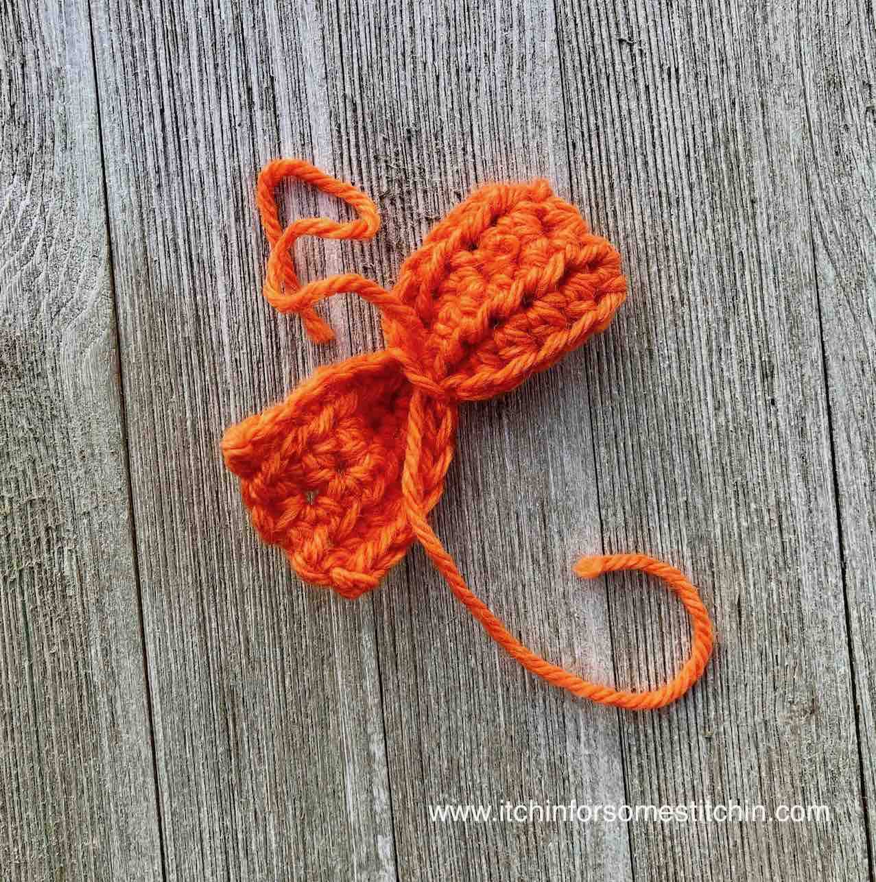How to Crochet a Bowtie by www.itchinforsomestitchin.com