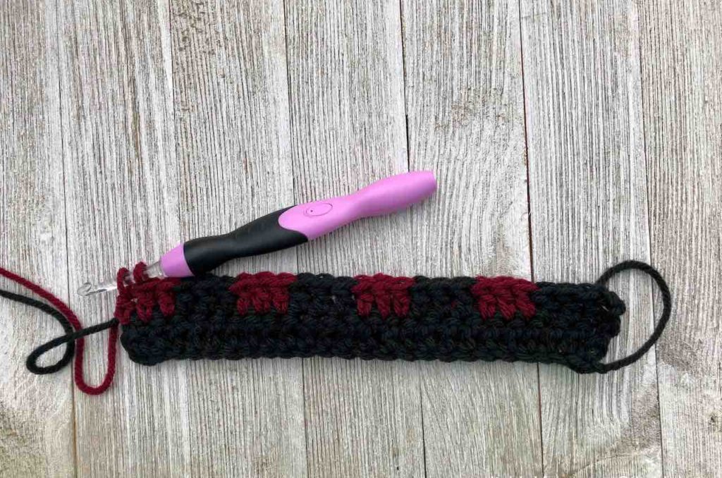 How to Crochet the Plaid Stitch by www.itchinforsomestitchin.com