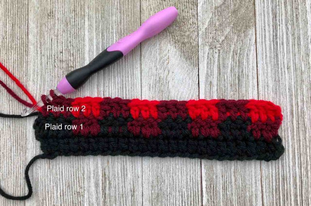 How to Crochet the Plaid Stitch by www.itchinforsomestitchin.com