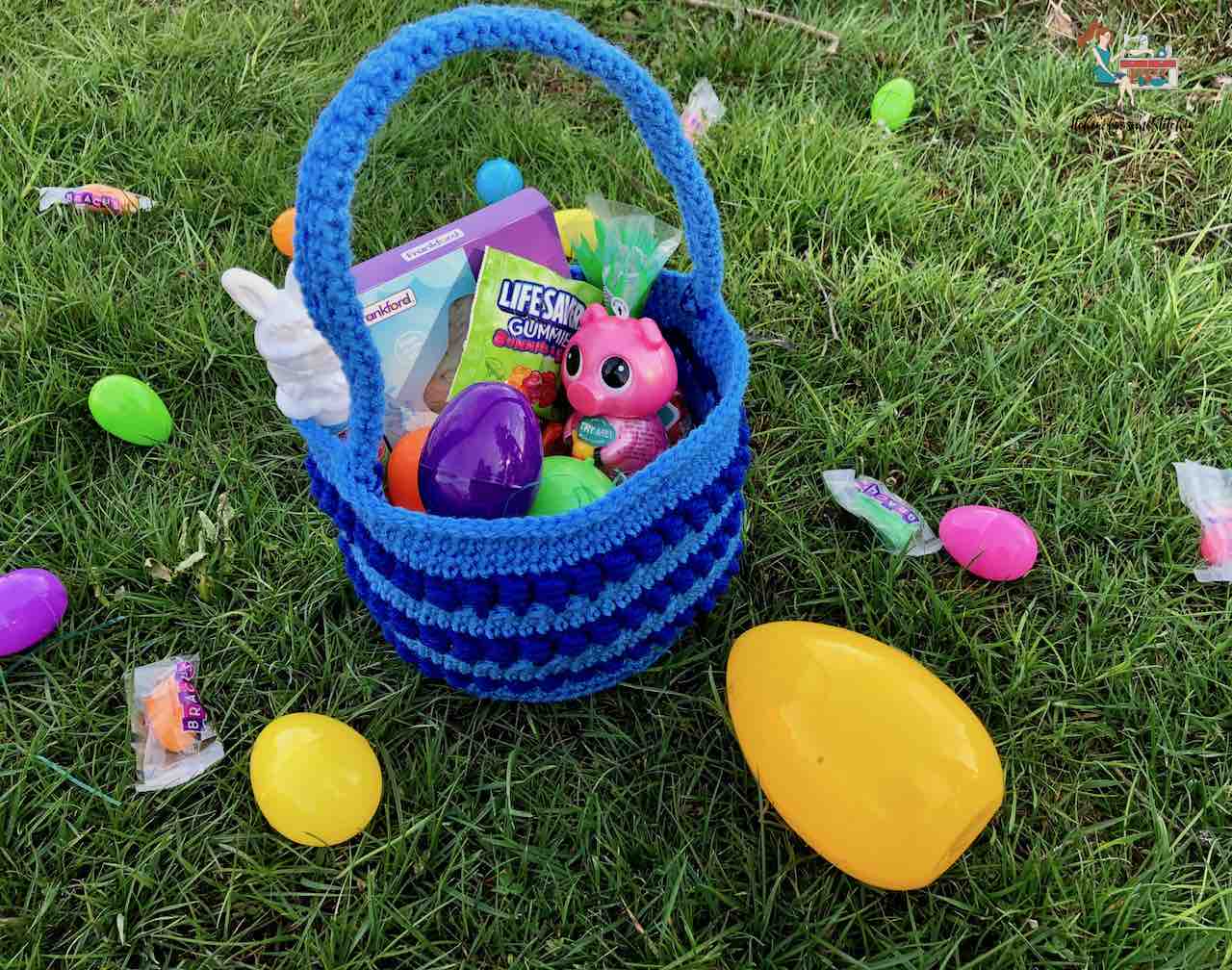 Easy Crochet Easter Basket Pattern by www.itchinforsomestitchin.com