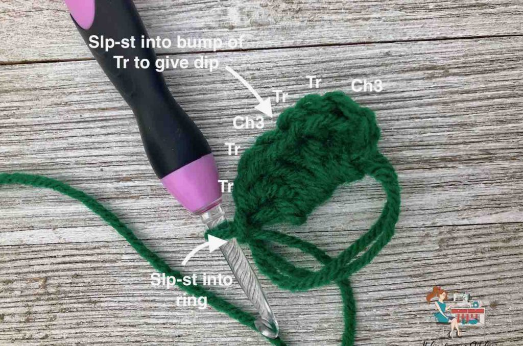 How to form the first leaf of a crochet clover by www.itchinforsomestitchin.com