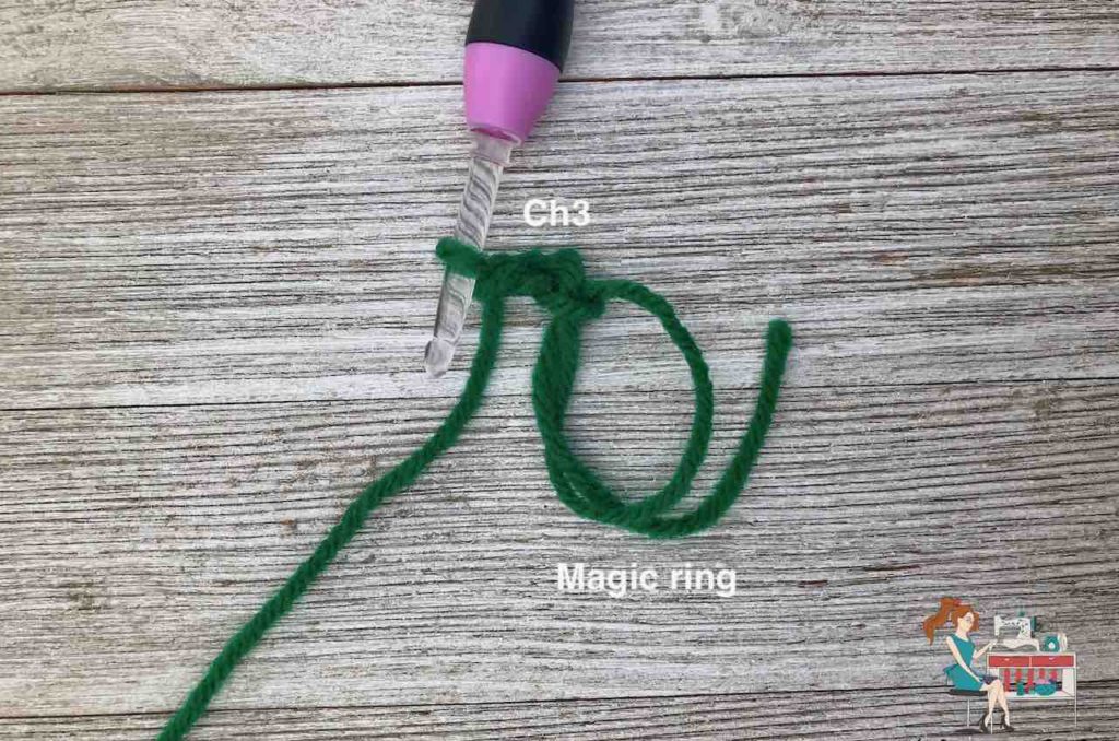 How to form the magic ring when making a crochet clover by www.itchinforsomestitchin.com