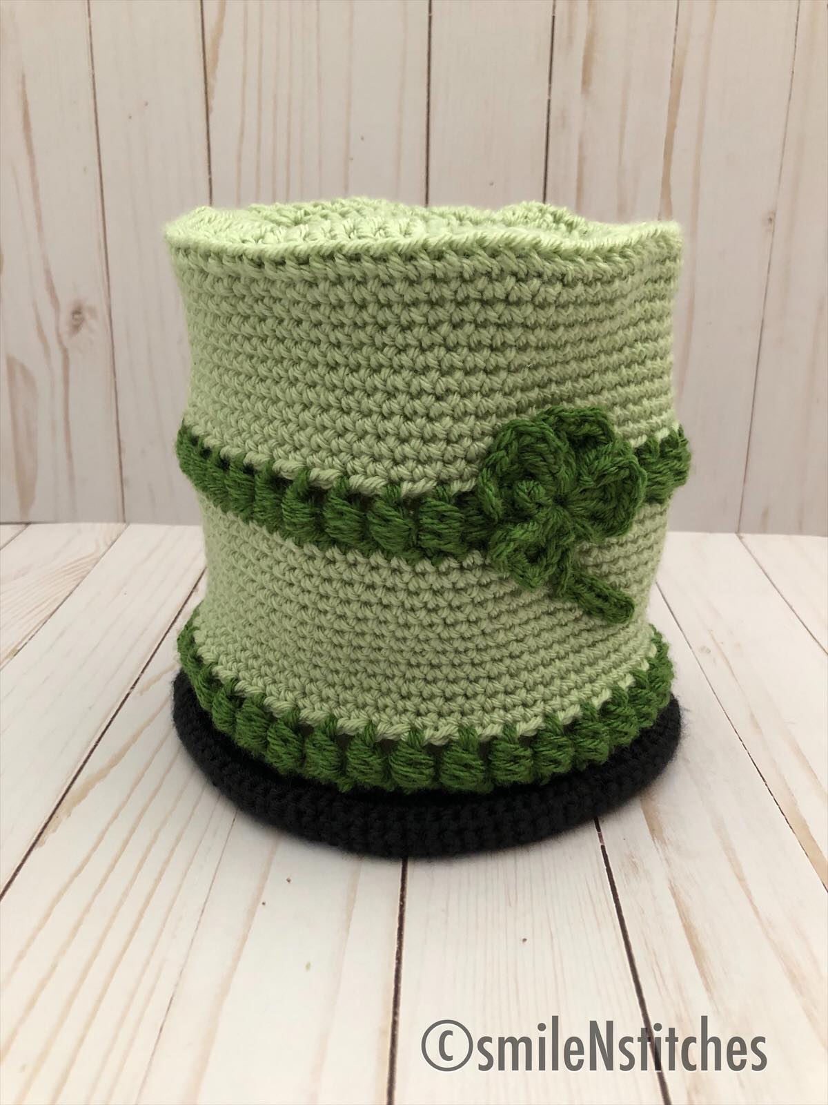 Easy Crochet Top Hat for St. Patrick's Day with Shamrock Appliqué by www.itchinforsomestitchin.com