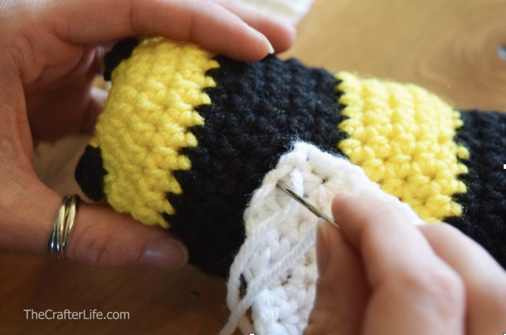 Bee Sunglasses Case Pattern by TheCrafterLife shared on www.itchinforsomestitchin.com
