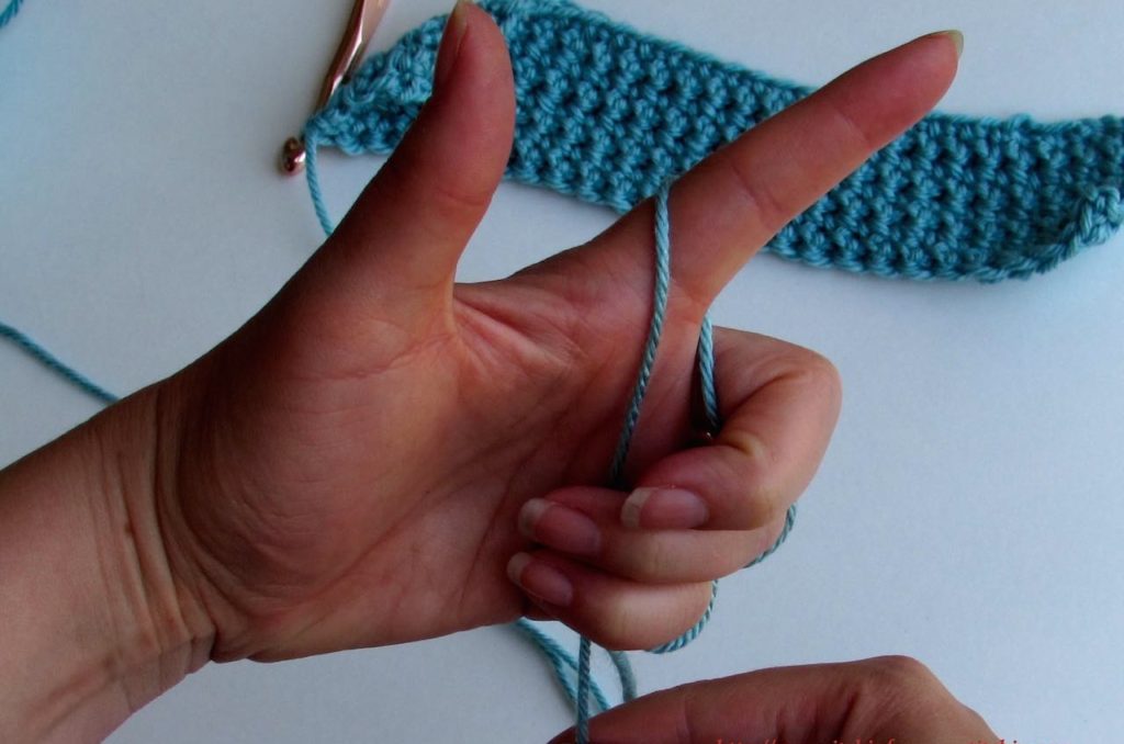 How to Hold Your Yarn for Crochet - Tutorial for Beginners 