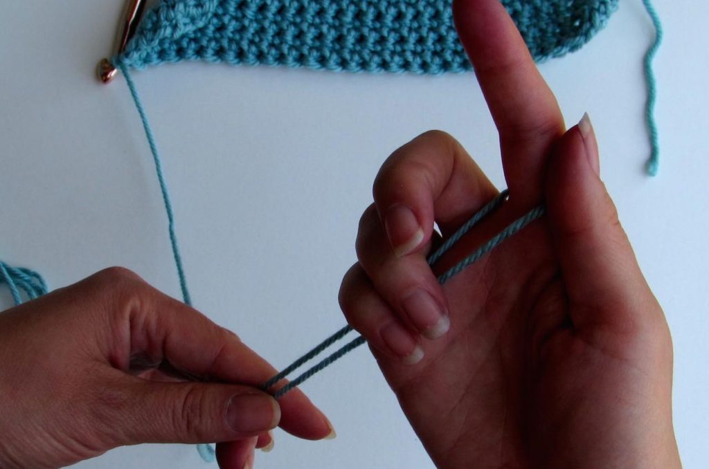 Beginner Tutorial: How to Hold the Yarn when Crocheting