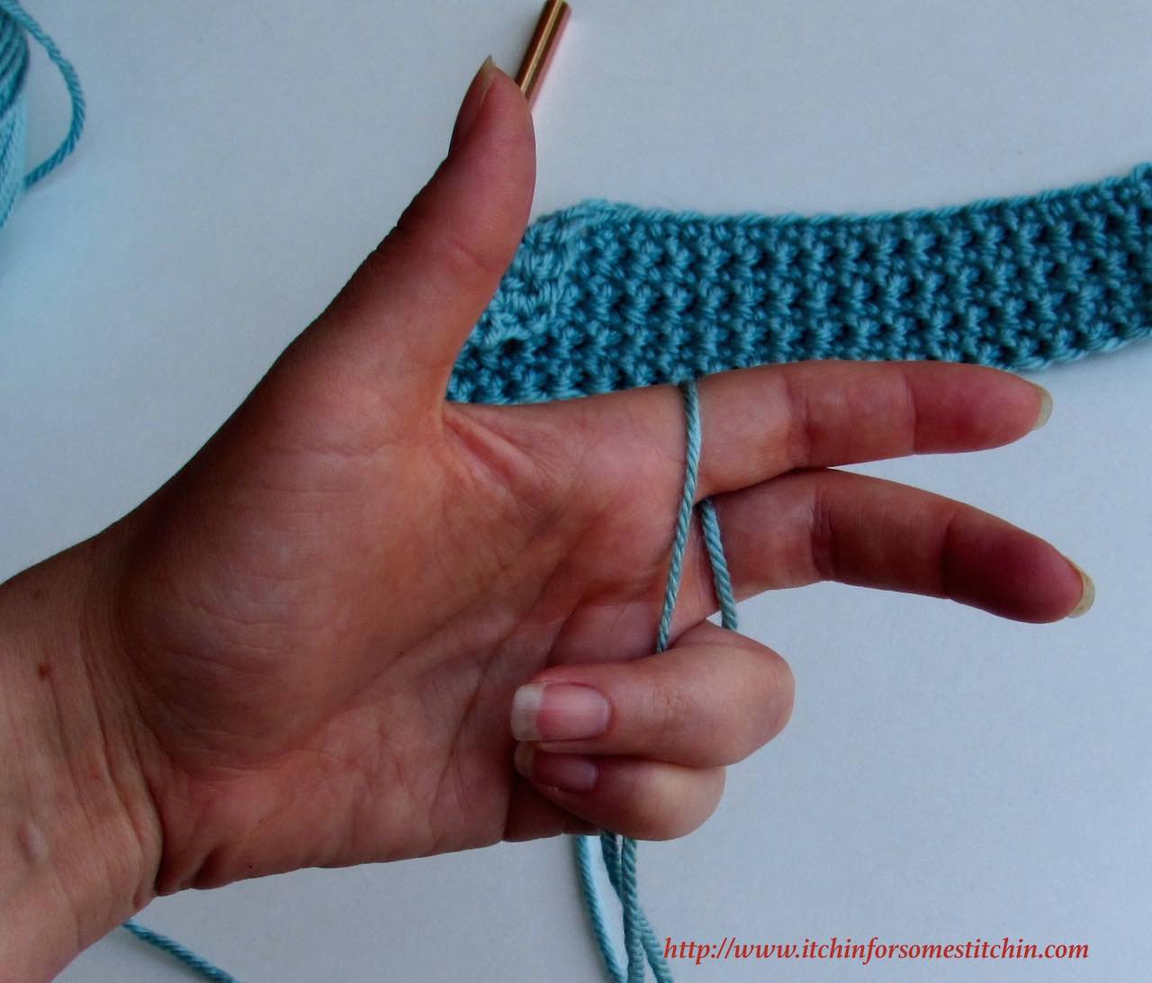 How to Hold the Yarn when Crocheting Itchin' for some Stitchin'