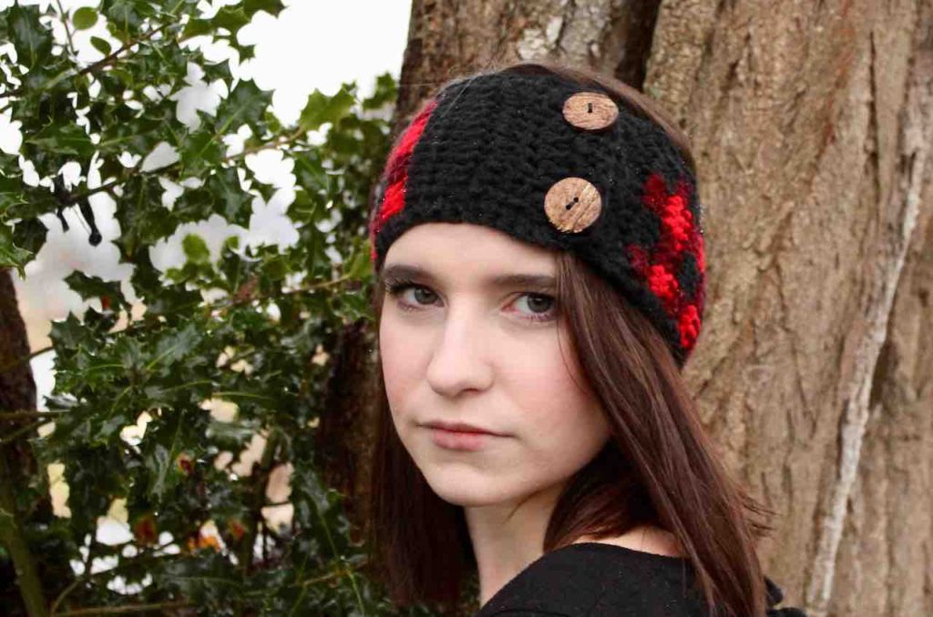 Plaid Ear Warmer Pattern by itchinforsomestitchin.com